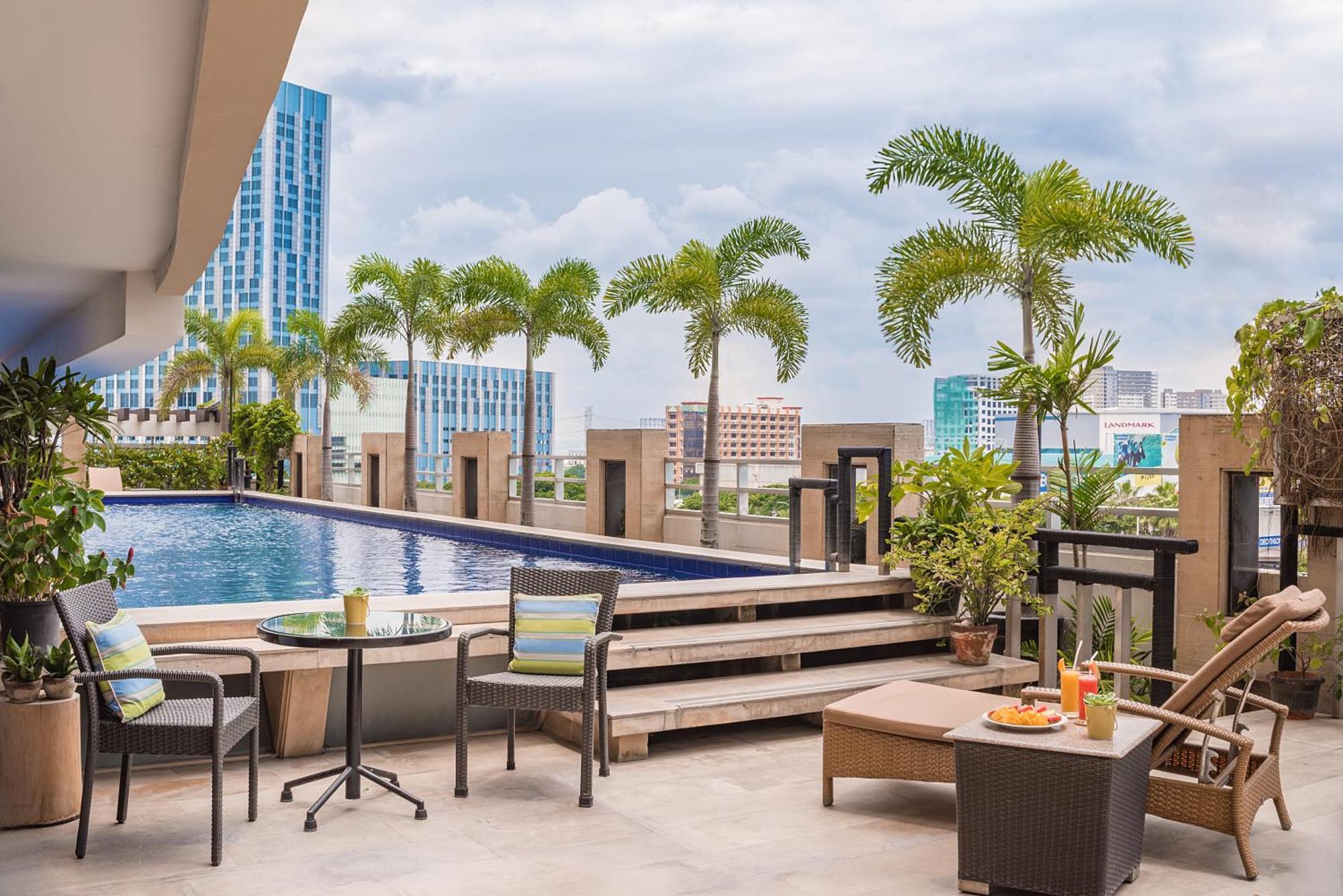 โรงแรม วิเวียร์ Muntinlupa City ภายนอก รูปภาพ