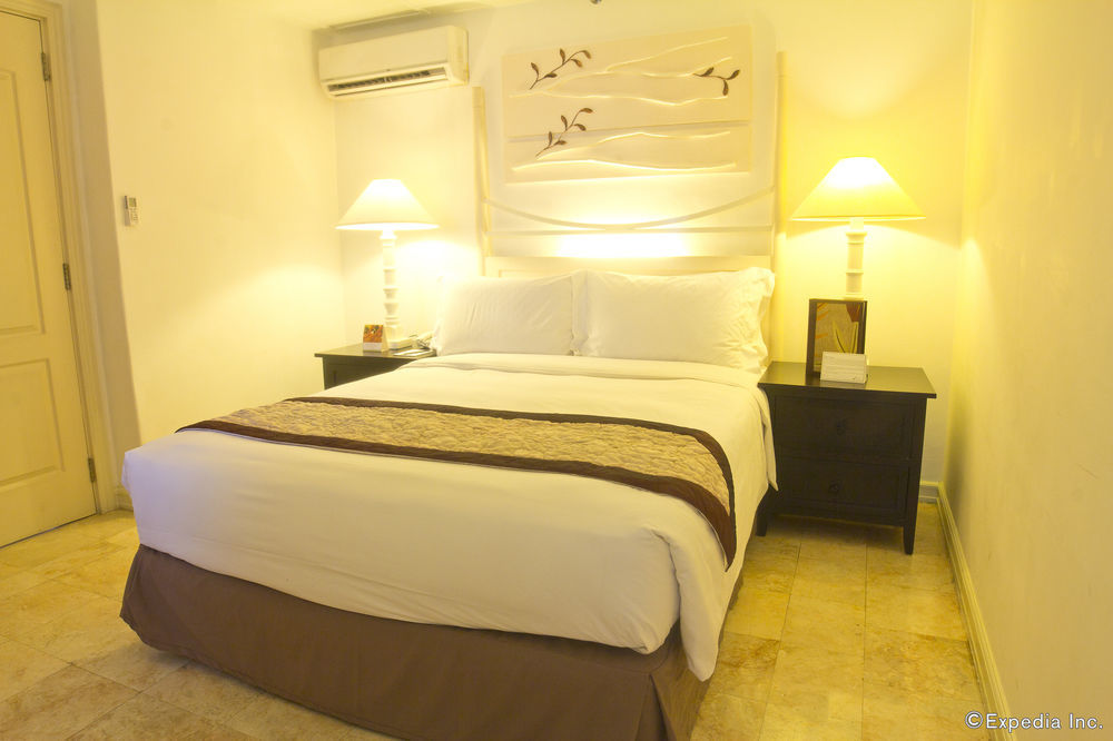 โรงแรม วิเวียร์ Muntinlupa City ภายนอก รูปภาพ