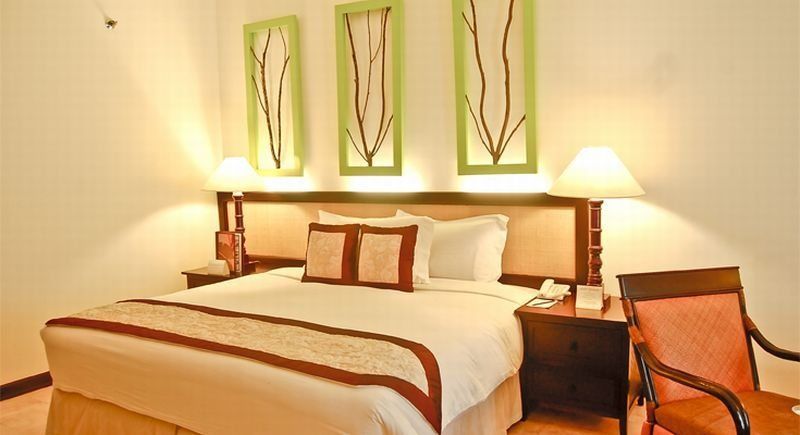 โรงแรม วิเวียร์ Muntinlupa City ภายนอก รูปภาพ