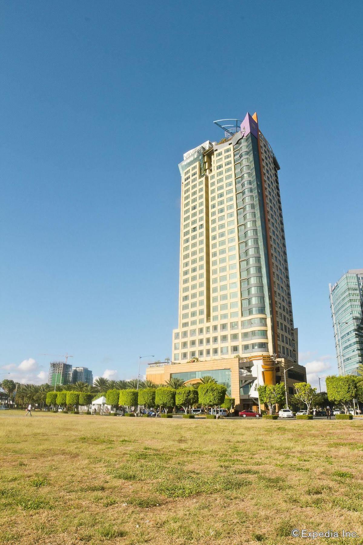 โรงแรม วิเวียร์ Muntinlupa City ภายนอก รูปภาพ