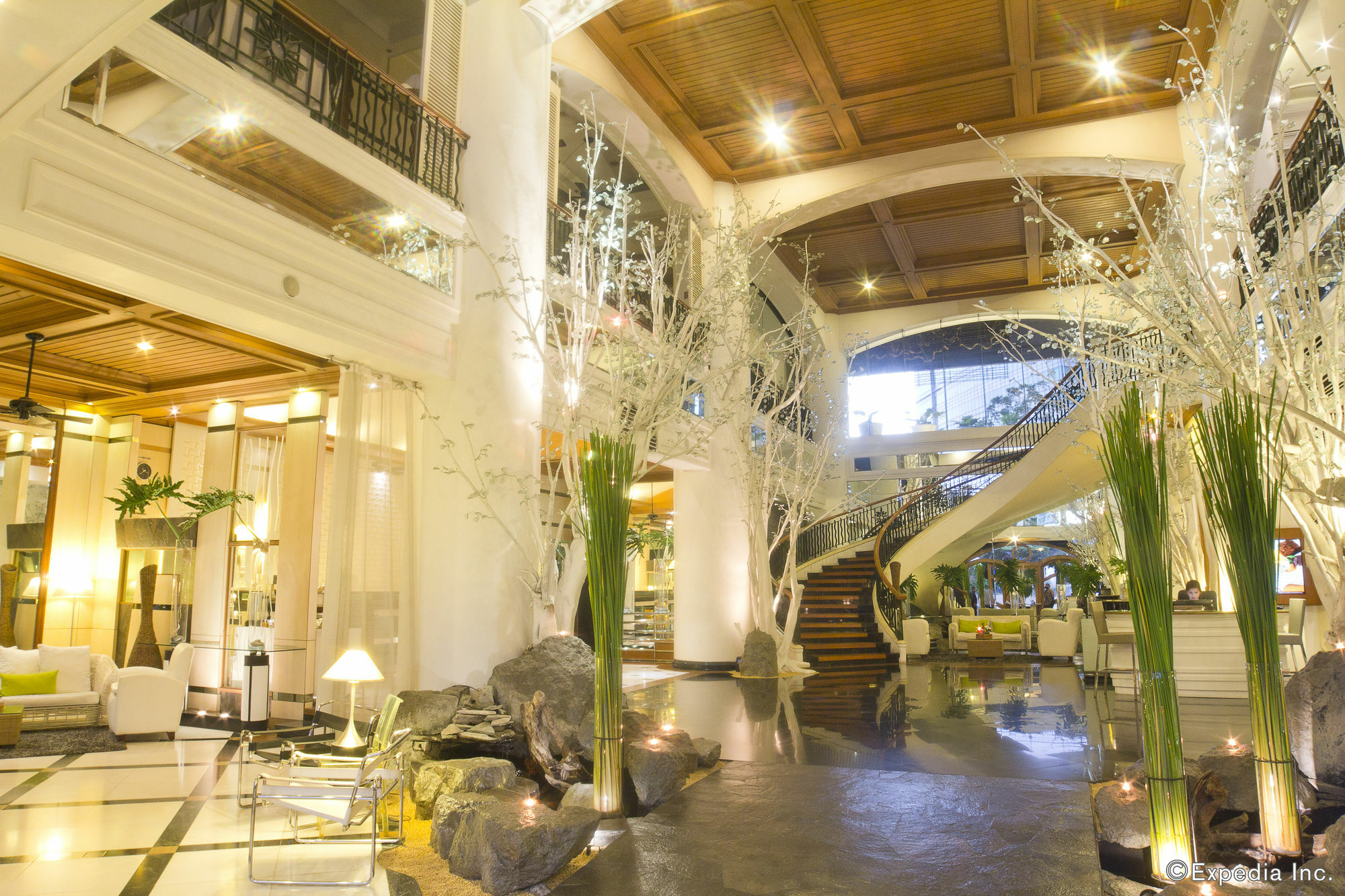โรงแรม วิเวียร์ Muntinlupa City ภายนอก รูปภาพ
