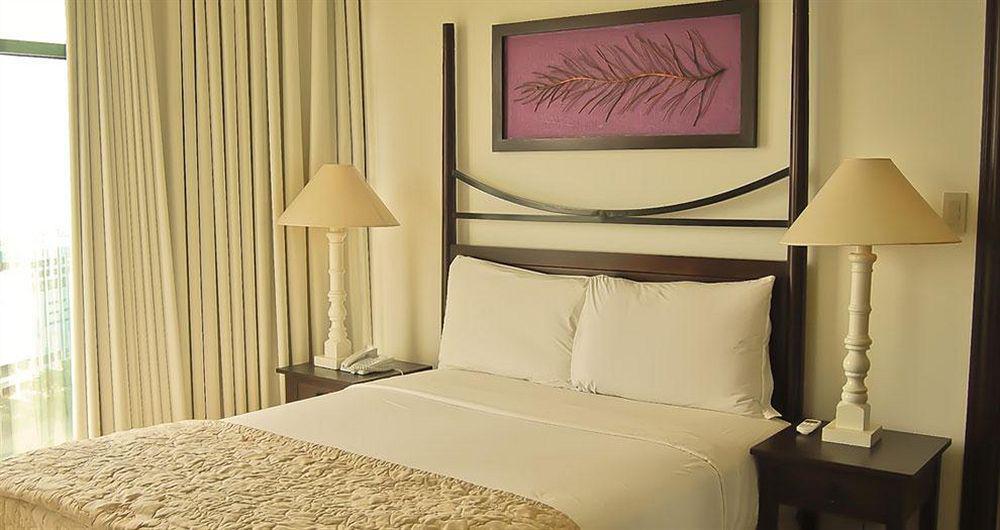โรงแรม วิเวียร์ Muntinlupa City ภายนอก รูปภาพ