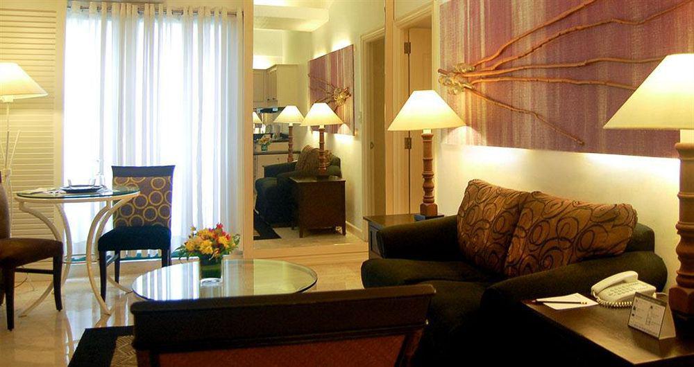โรงแรม วิเวียร์ Muntinlupa City ภายนอก รูปภาพ